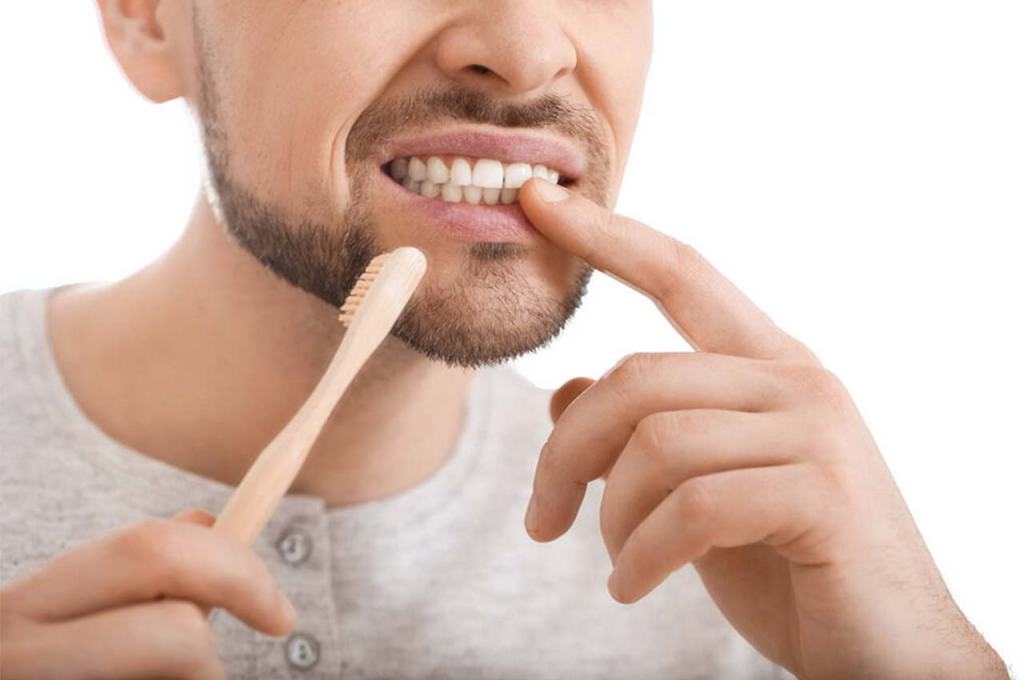 Diş Eti Kanaması Nedenleri ve Tedavisi
